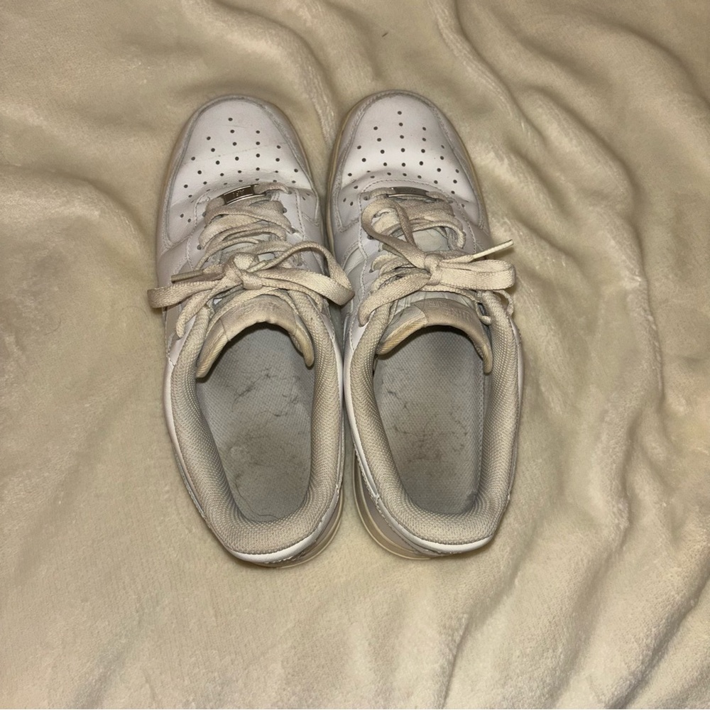 Nike Air Force 1 White Sneakers men’s 8.5 - Picture 8 of 9